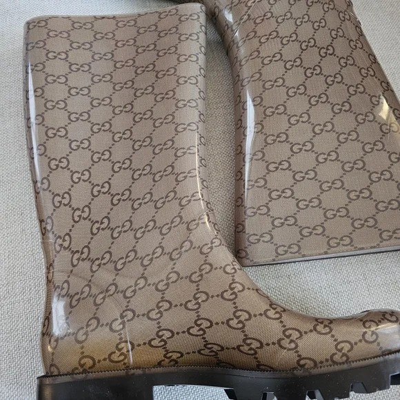 Gucci Women's Signature Pattern Rain Boots - Tan and Black - Picture 2 of 8